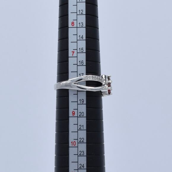 NWOT Fragrant Jewels Double Red Rount-Cut Twisted Band Ring Size 8 US - Picture 4 of 4